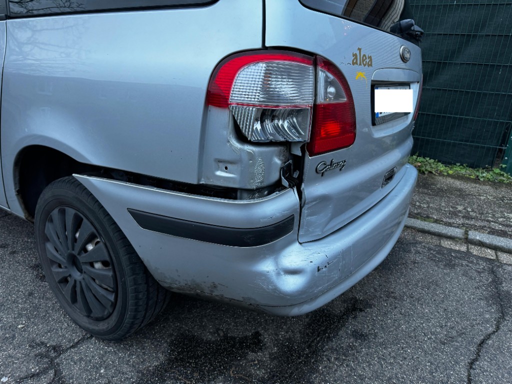 Ford Galaxy Heckschaden – Stoßfänger und Rückleuchte